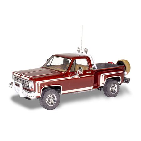 Revell 76′ Chevy Sport Stepside Pickup 4×4 1/24 Model Kit