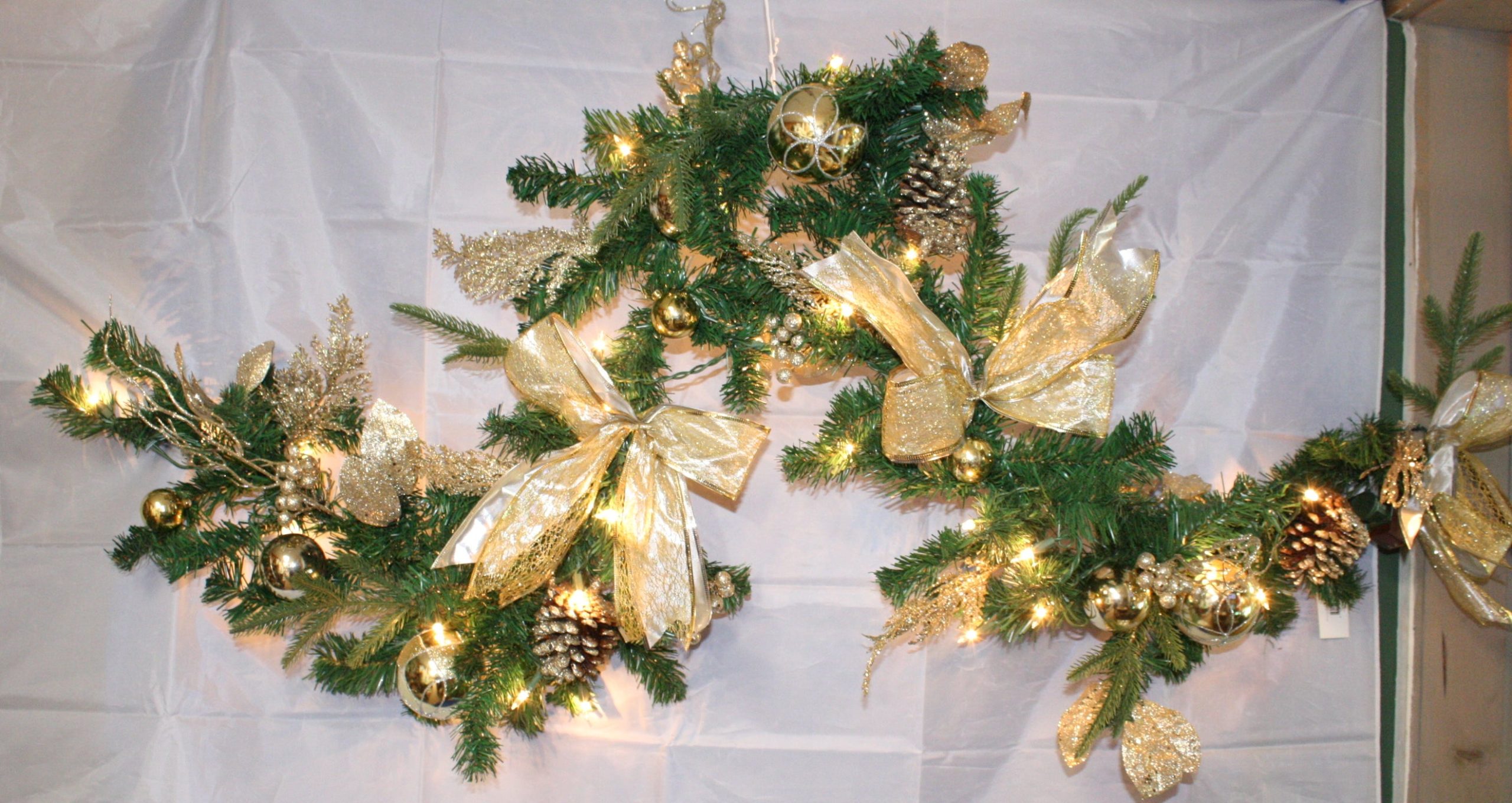 Lighted Garland with Gold Leaves – 72…